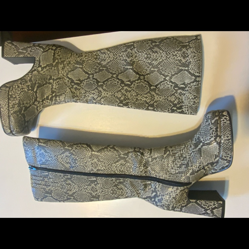 Women’s faux snake skin knee high boots brand new never worn size 8 1/2